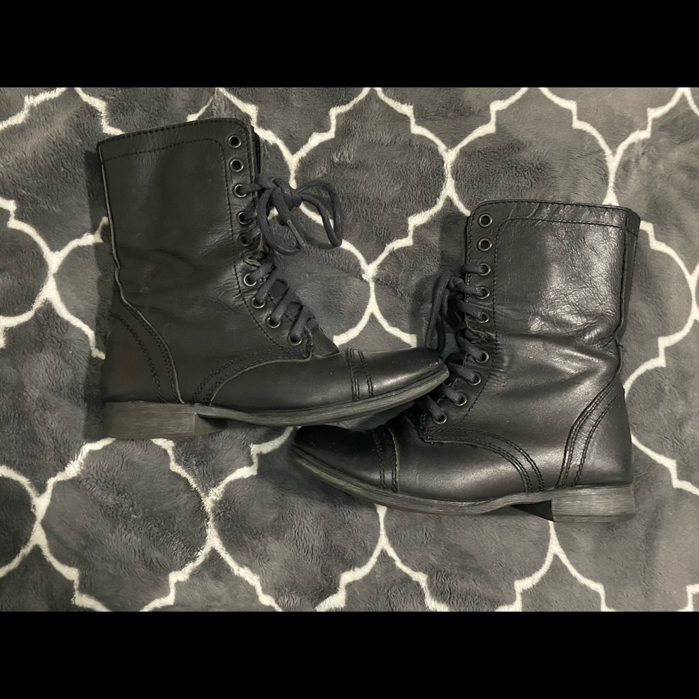 Troopa black Steve Madden Boots.